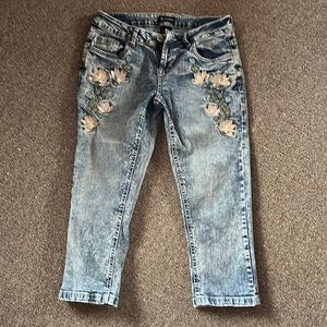 Suko floral jean capris